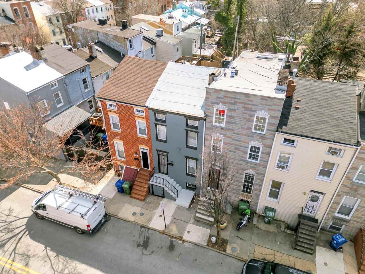 1105 W Lombard St - Photo 5 of 33