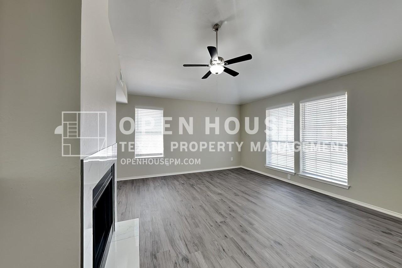1320 Flameleaf Dr - Photo 3 of 20
