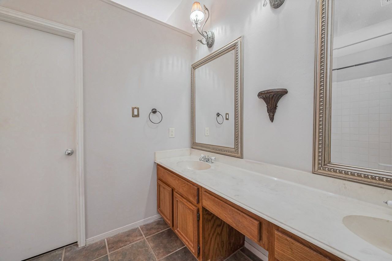 15938 Seahorse Dr - Photo 2 of 46