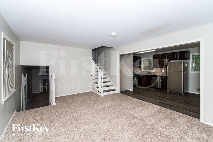 302 Woodstock Dr Sw - Photo 2 of 15