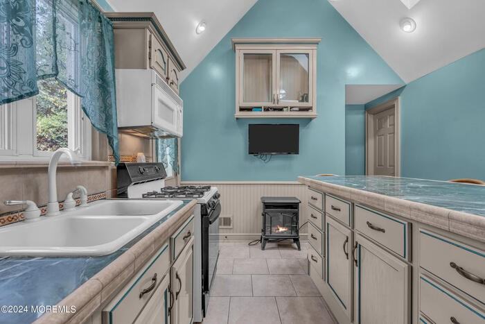 1126 Toms River Rd - Photo 2 of 3