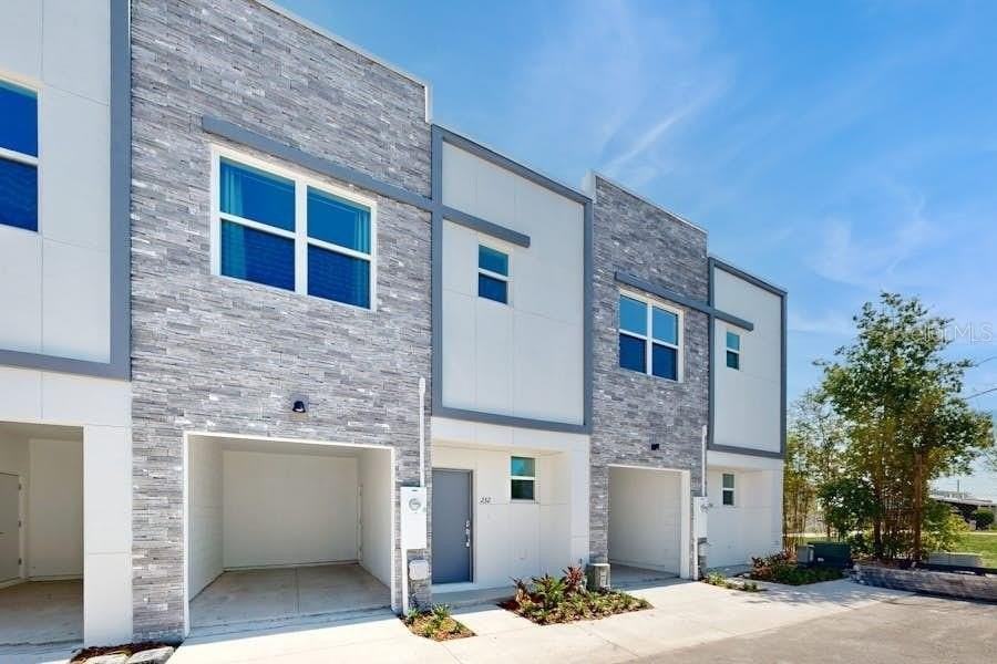 232 FAMAGUSTA DRIVE - Photo 2 of 25