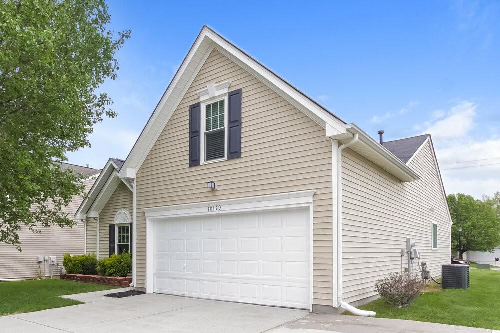 10129 Green Hedge Ave - Photo 4 of 17