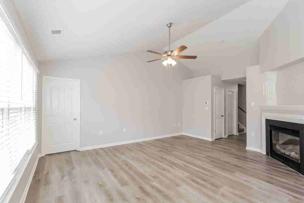 10129 Green Hedge Ave - Photo 6 of 17