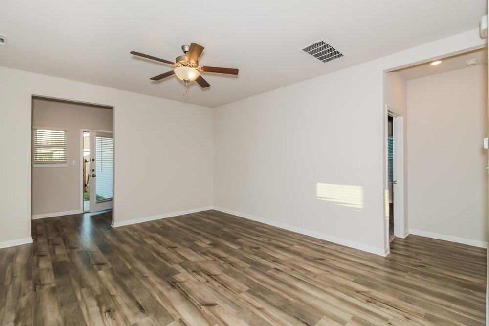 116 Oakdale Meadows Ln - Photo 4 of 17