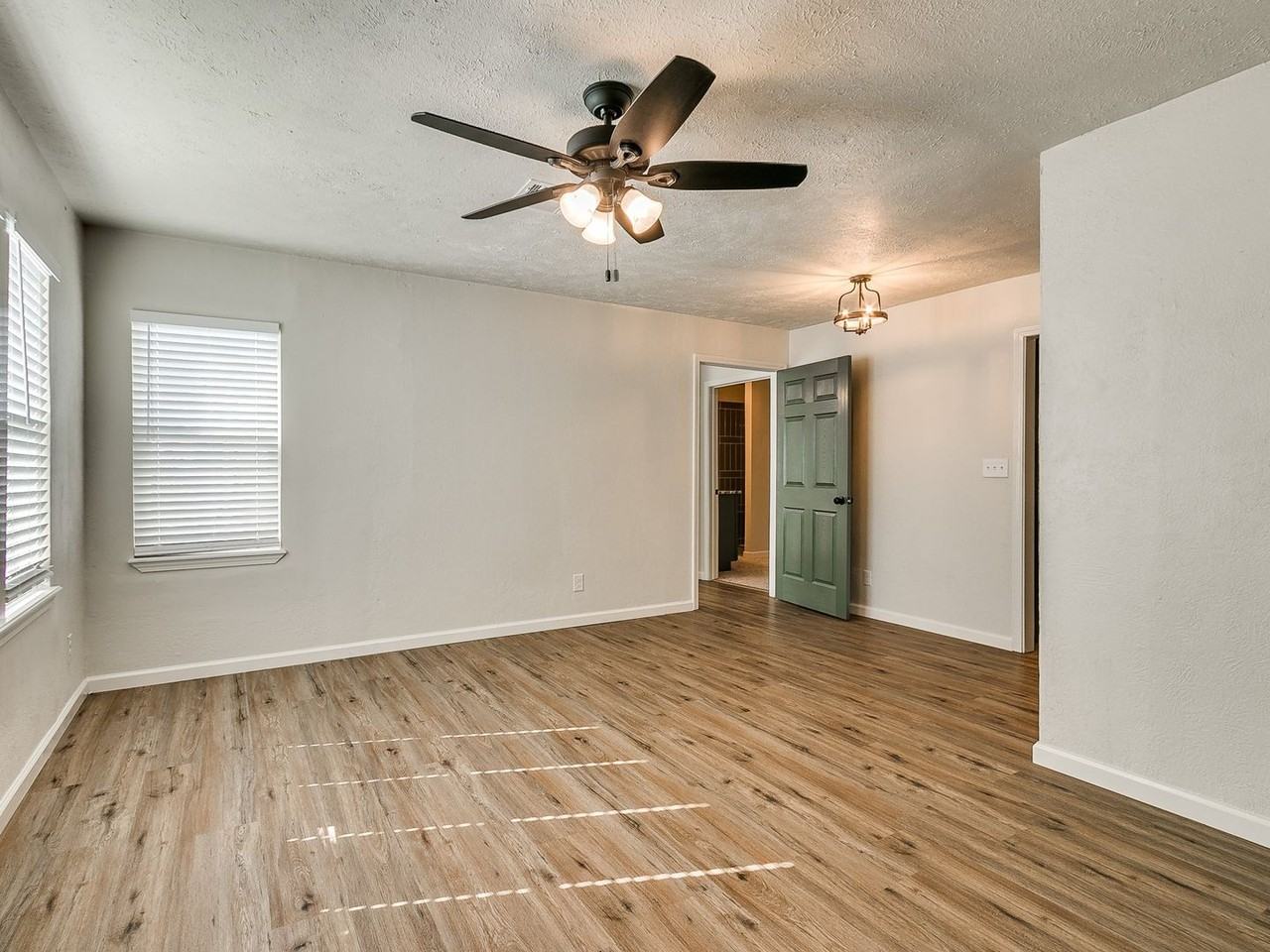 103 E Haddock St - Photo 4 of 33