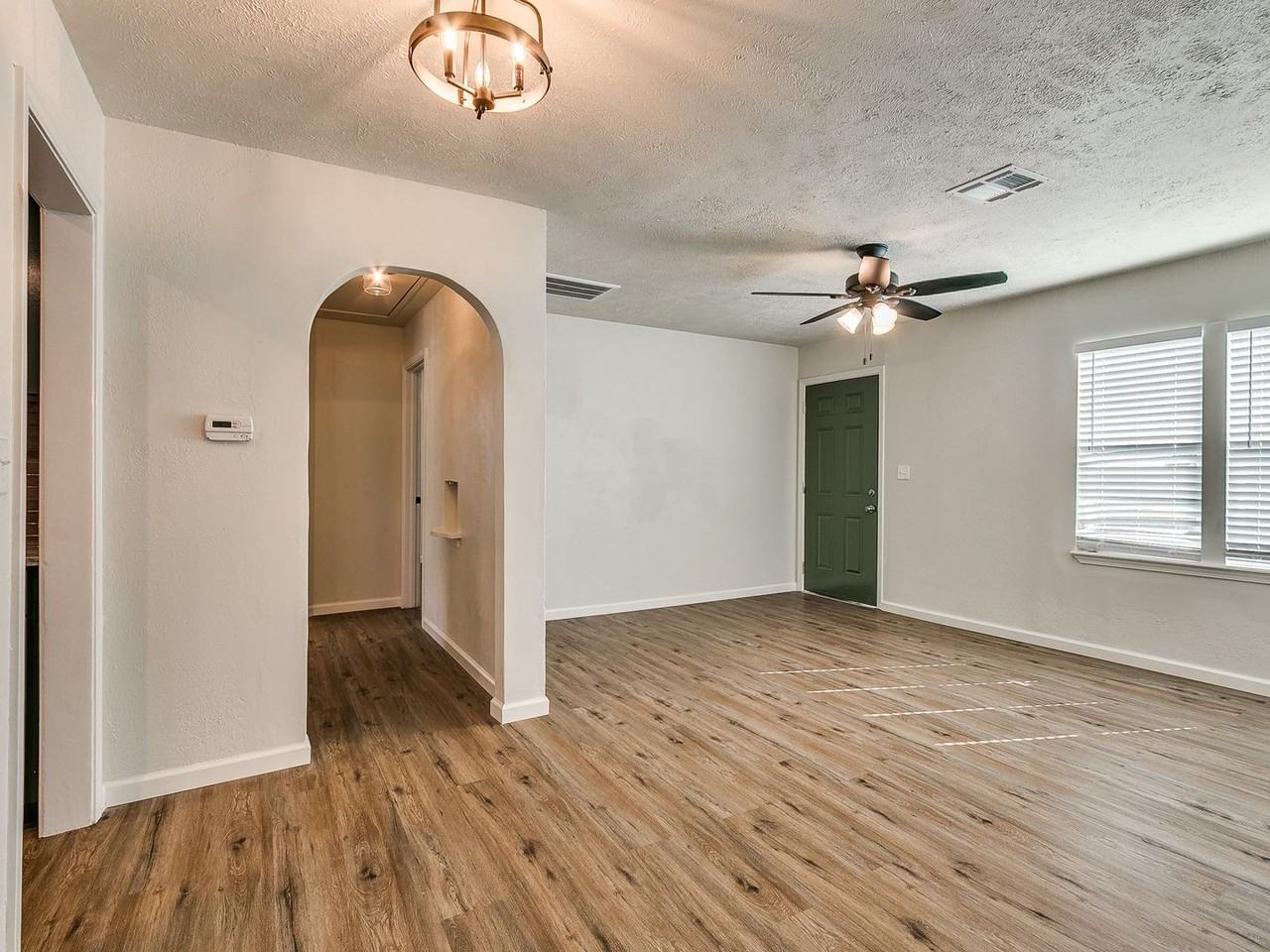 103 E Haddock St - Photo 5 of 33