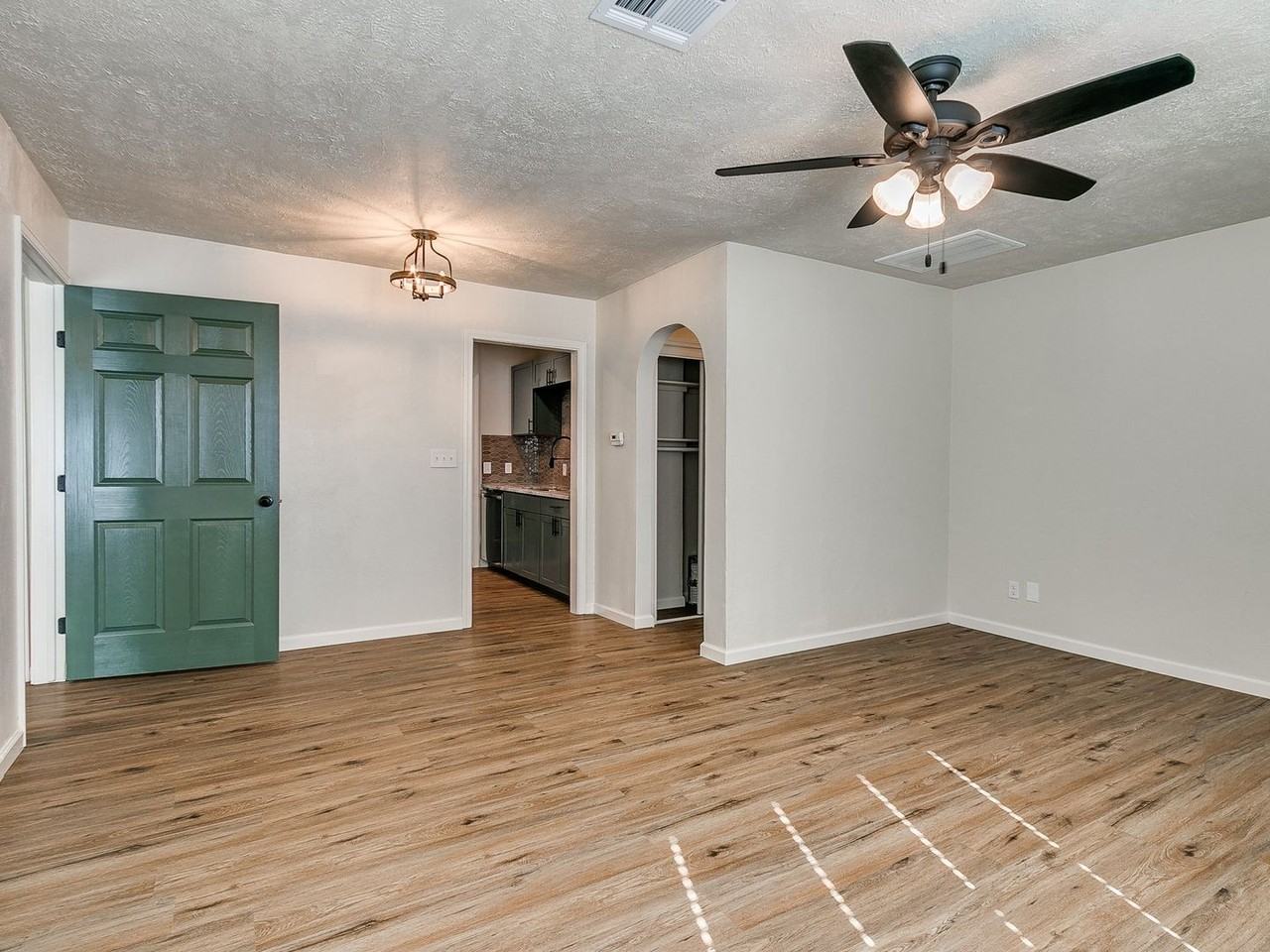 103 E Haddock St - Photo 6 of 33