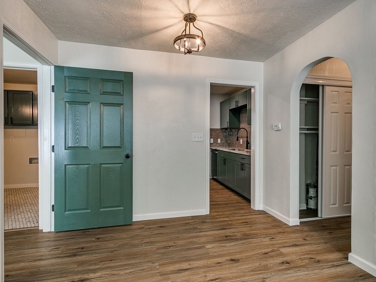 103 E Haddock St - Photo 7 of 33