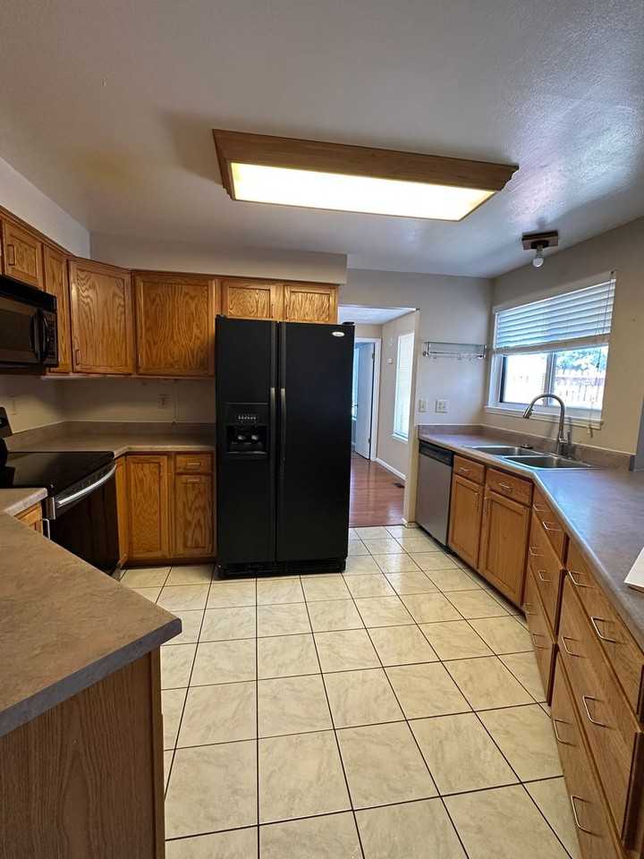 4156 S Argonne St - Photo 6 of 14