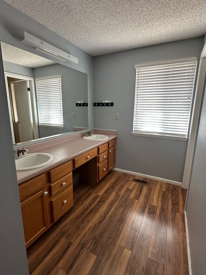 4156 S Argonne St - Photo 7 of 14