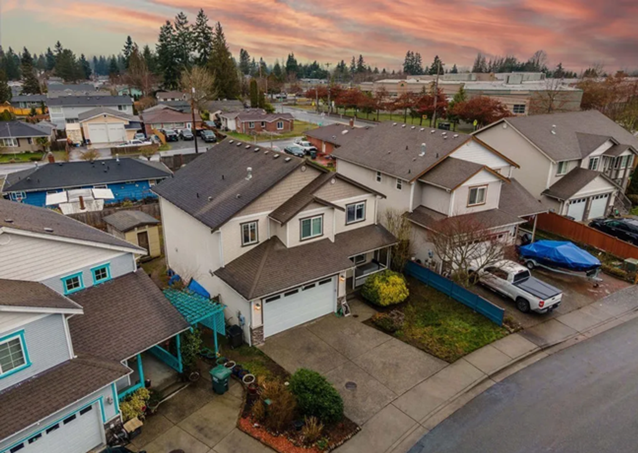 215 79th Pl Se - Photo 2 of 34