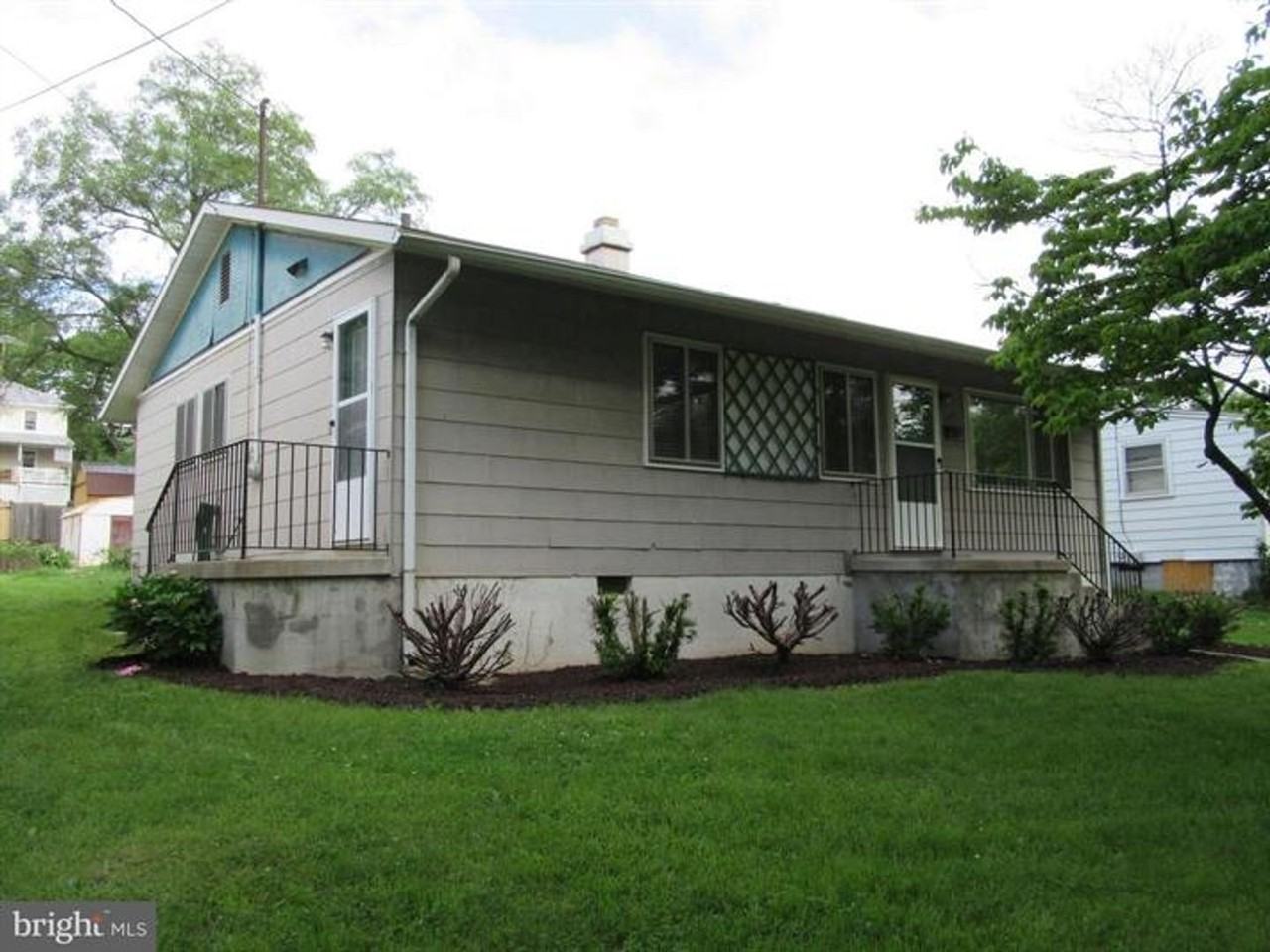 209 Shenandoah Ave - Photo 2 of 15