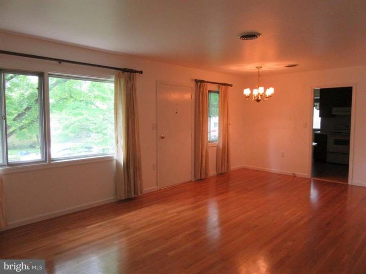 209 Shenandoah Ave - Photo 3 of 15