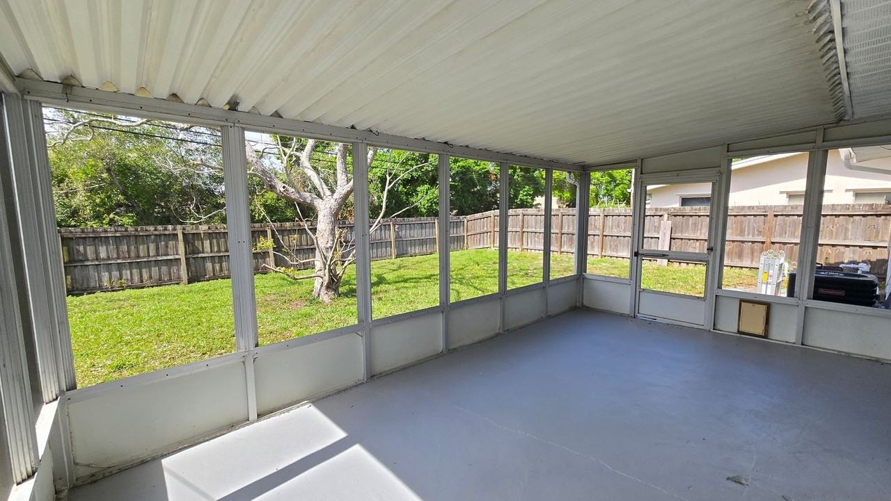 848 Clarke Ave - Photo 3 of 20