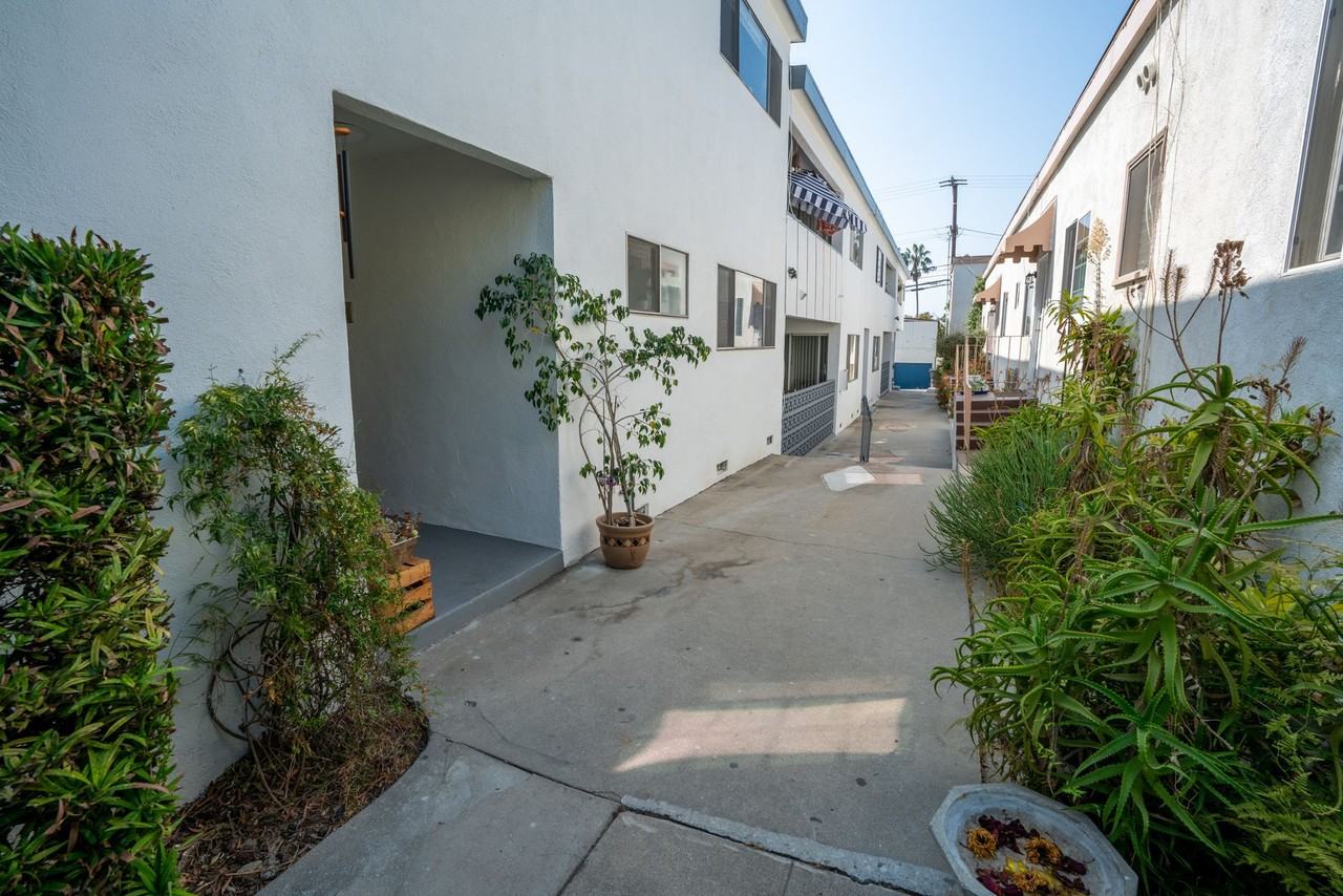 1110 20th Street - Photo 2 of 4