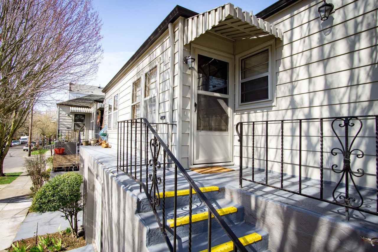 1915 Ne Davis St - Photo 2 of 14