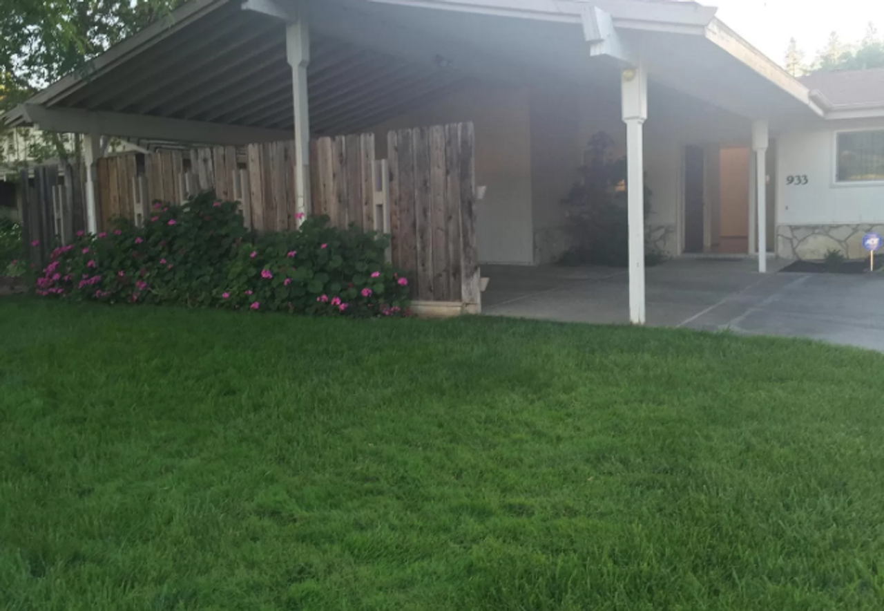 933 Acacia Ln - Photo 3 of 30