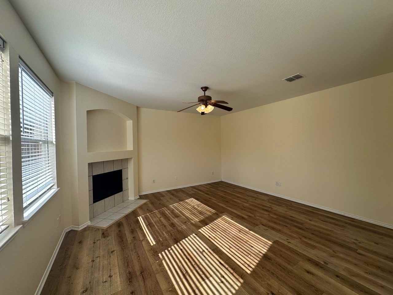 3212 Paradise Valley Dr - Photo 3 of 23