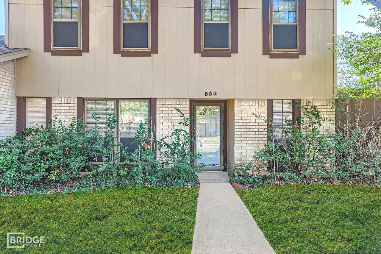 303 Trailridge Dr - Photo 2 of 26