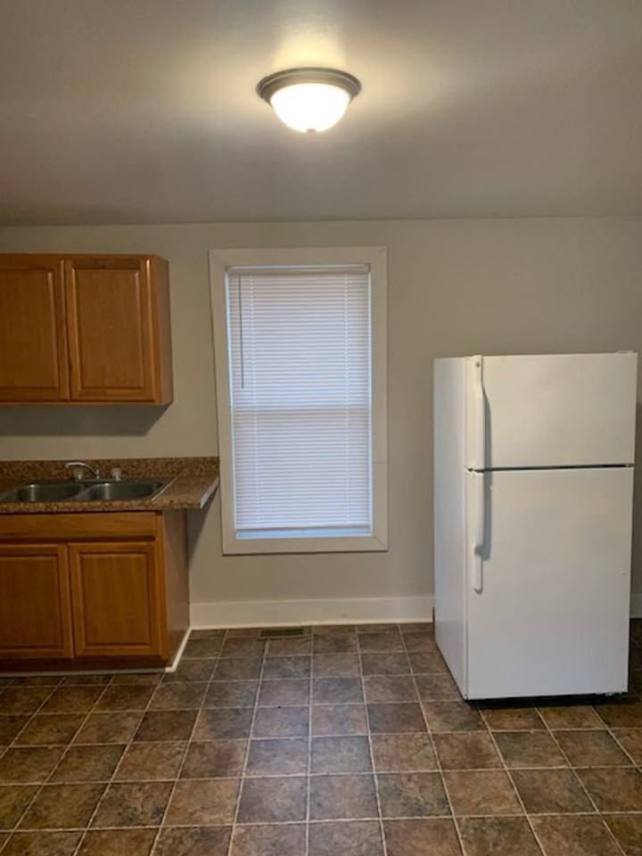 322 10th St - Photo 2 of 9