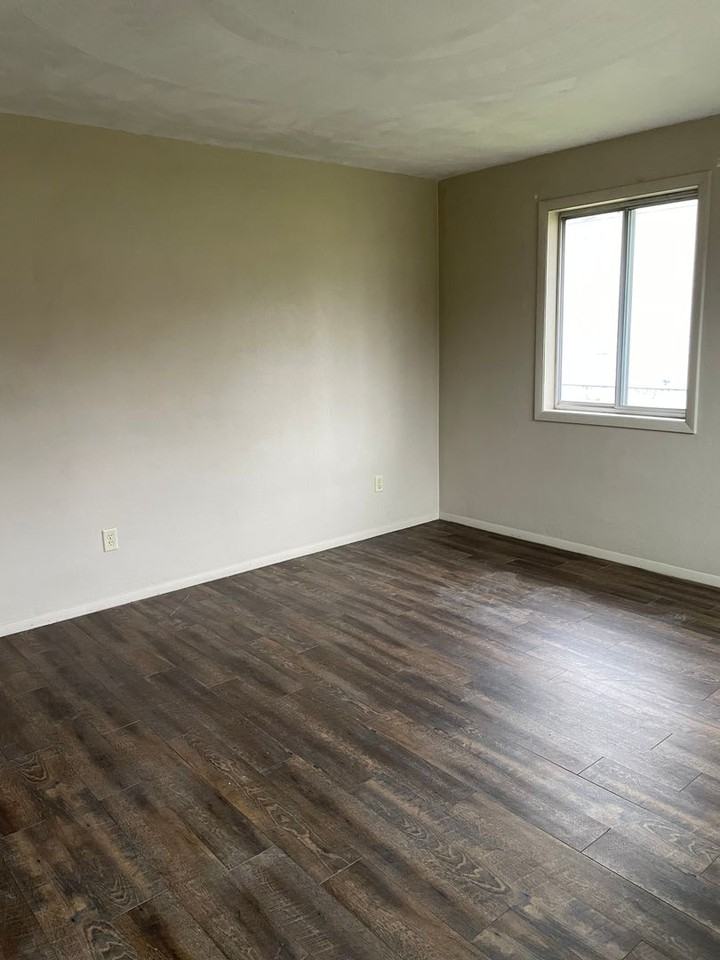 809 Rockwell Dr - Photo 2 of 7