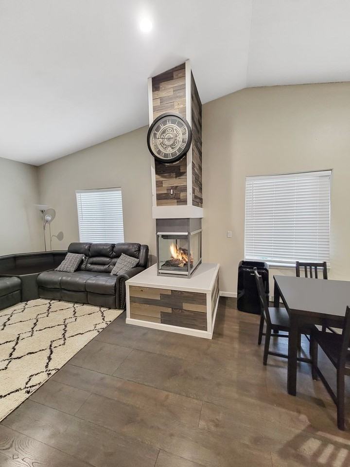 1822 22nd Ave Se - Photo 3 of 15