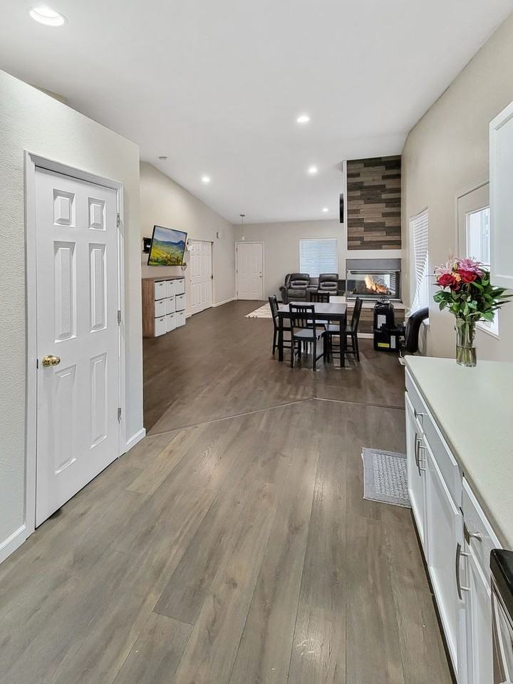 1822 22nd Ave Se - Photo 4 of 15