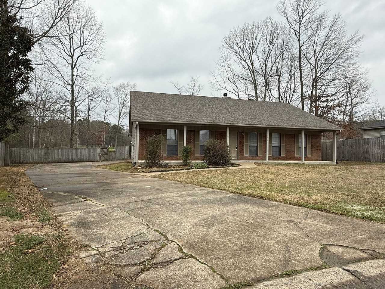 2214 Cherry Creek Cir - Photo 2 of 23