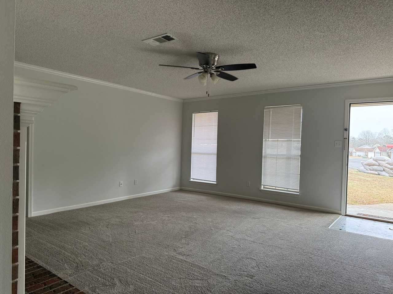 2214 Cherry Creek Cir - Photo 4 of 23