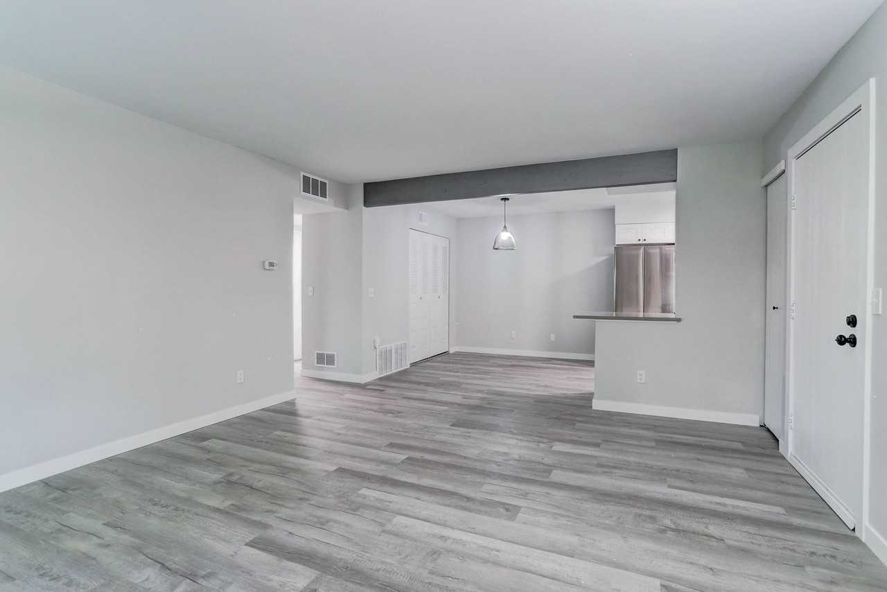 3315 S Ammons St - Photo 5 of 28