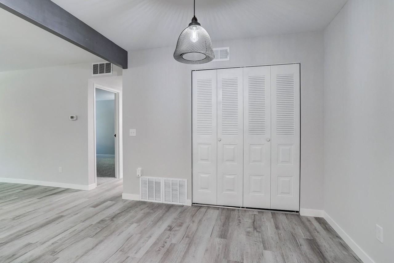 3315 S Ammons St - Photo 7 of 28