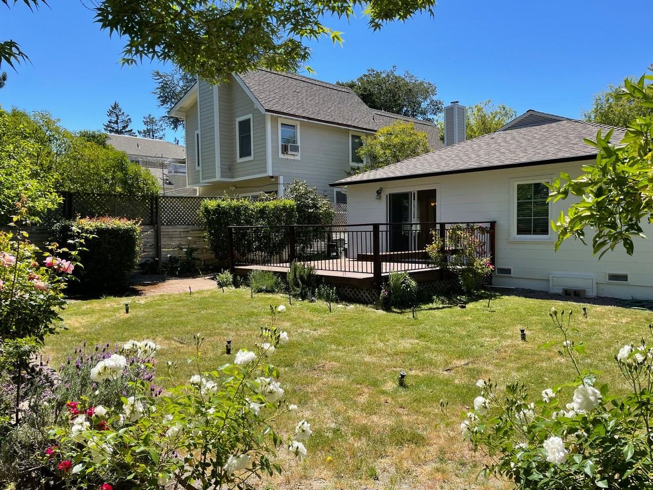 2061 Mills Ave - Photo 3 of 21