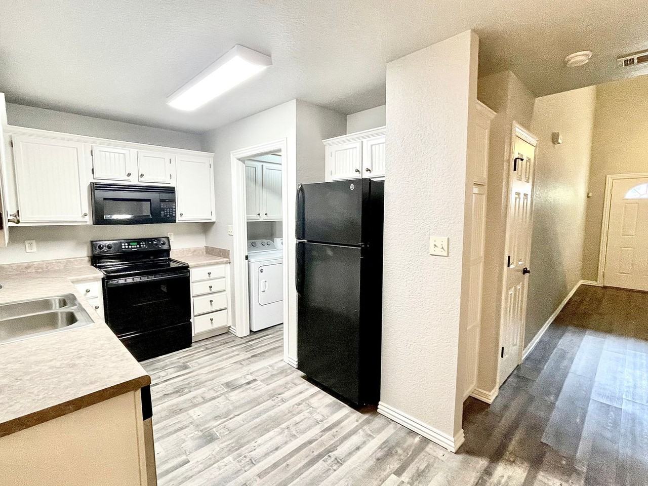 3457 W Chevaux Dr - Photo 3 of 23