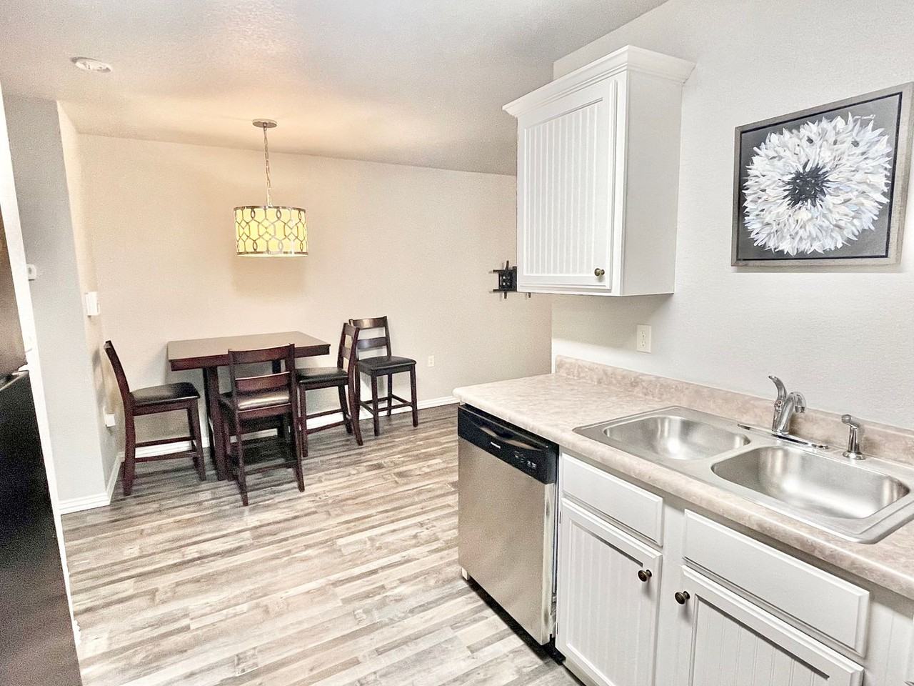 3457 W Chevaux Dr - Photo 4 of 23