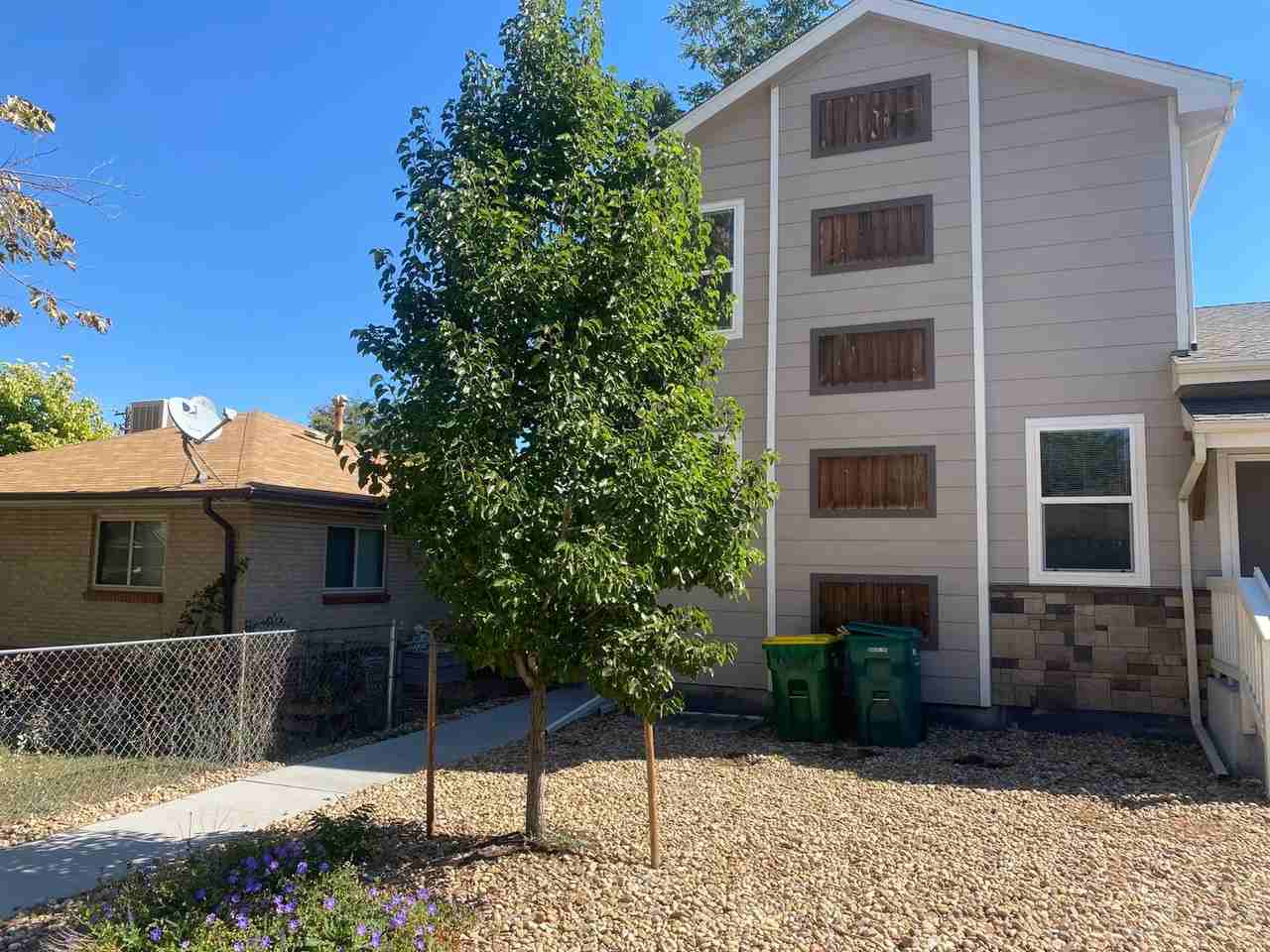3126 S Acoma St - Photo 2 of 32