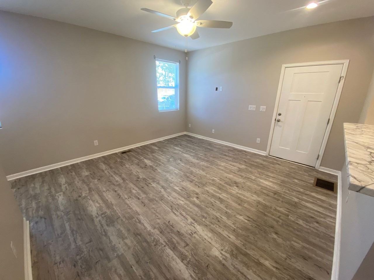 3126 S Acoma St - Photo 6 of 32