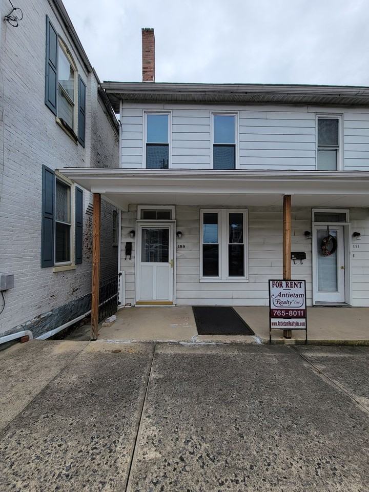 109 S Potomac St - Photo 2 of 19