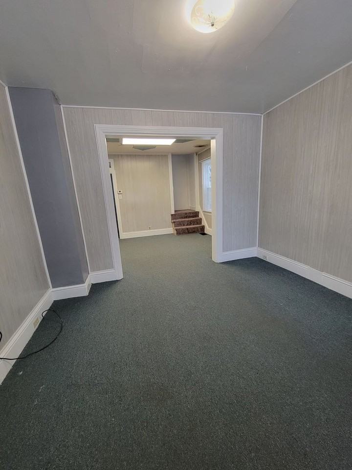 109 S Potomac St - Photo 3 of 19