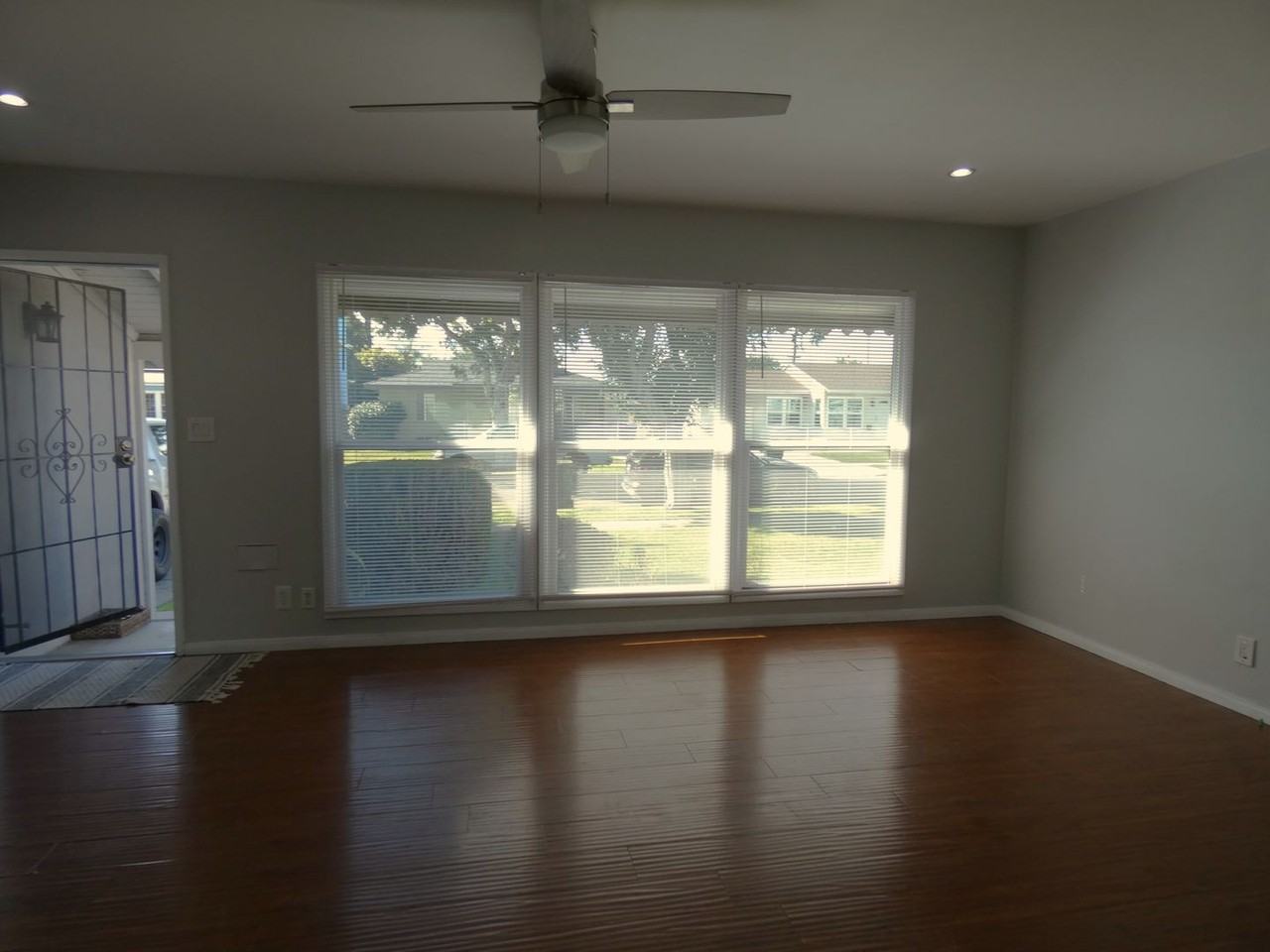 10915 Coolhurst Dr - Photo 3 of 20