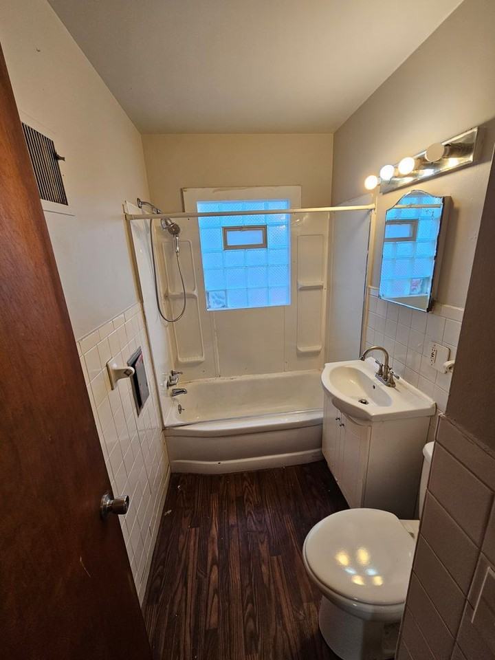 4239 Asbury Dr - Photo 3 of 29