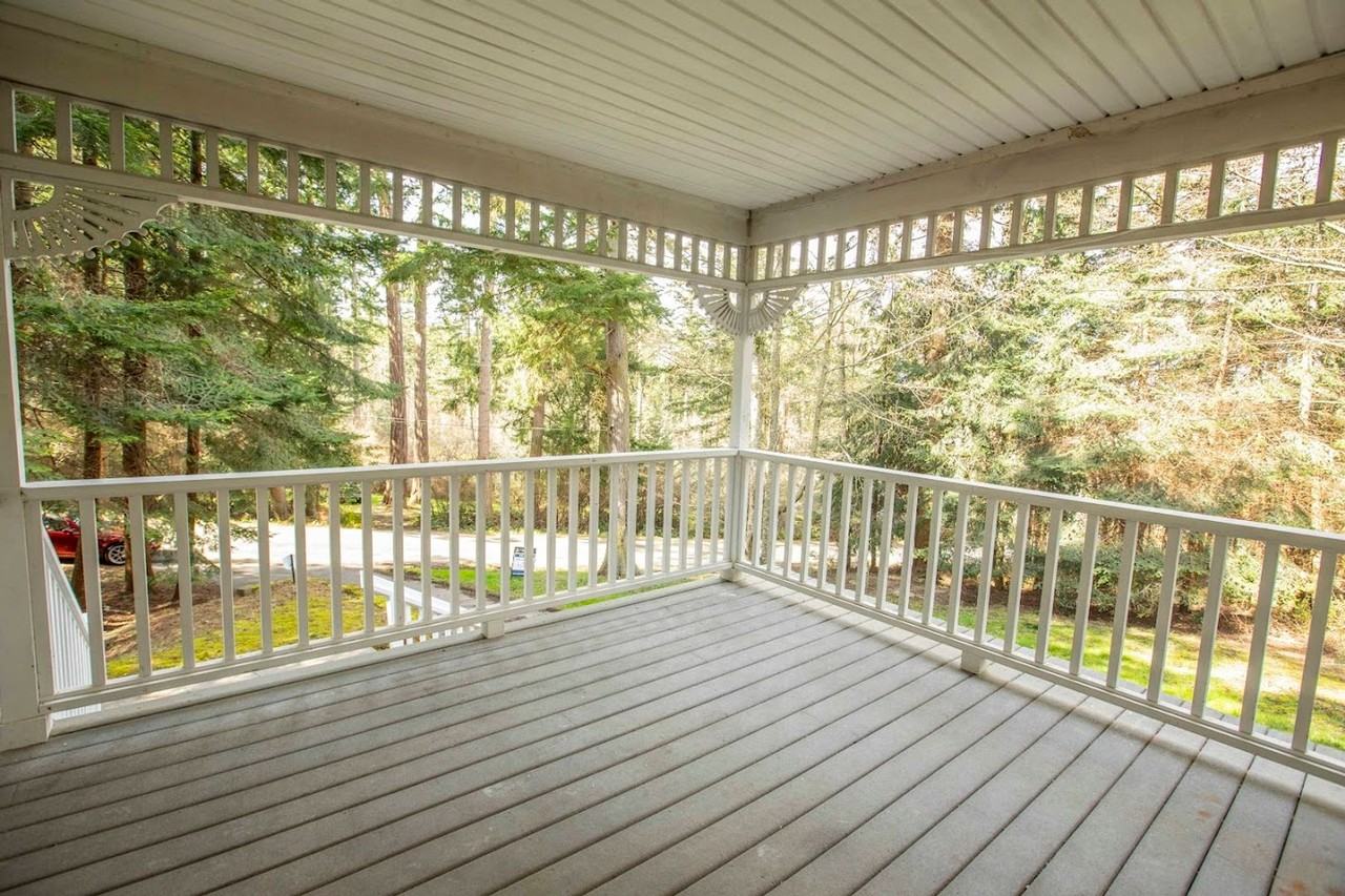 1101 Ne Moore Pl - Photo 3 of 31