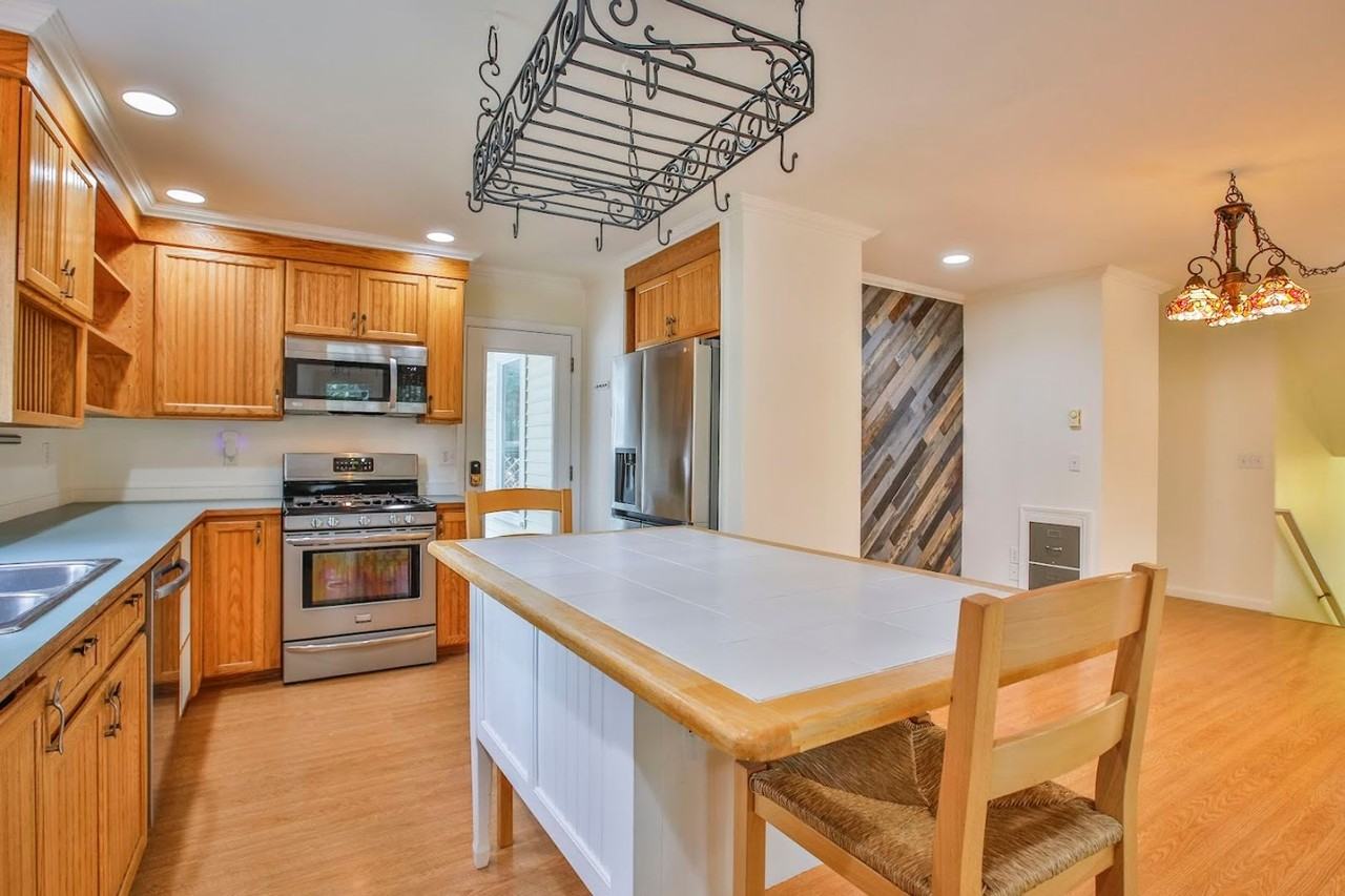 1101 Ne Moore Pl - Photo 7 of 31