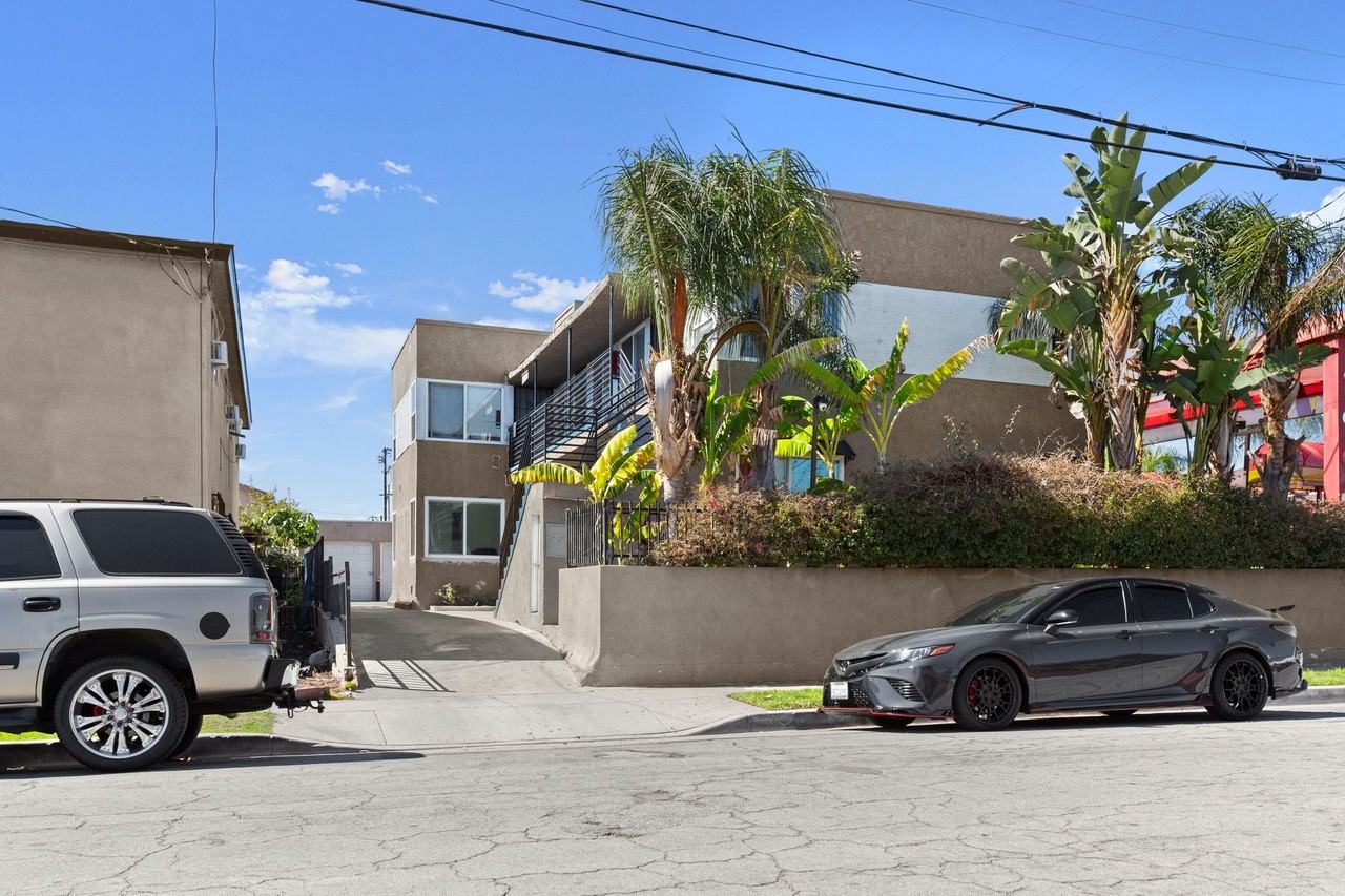 1 BED 1 BATH IN LOS ANGELES!!! - Photo 4 of 4