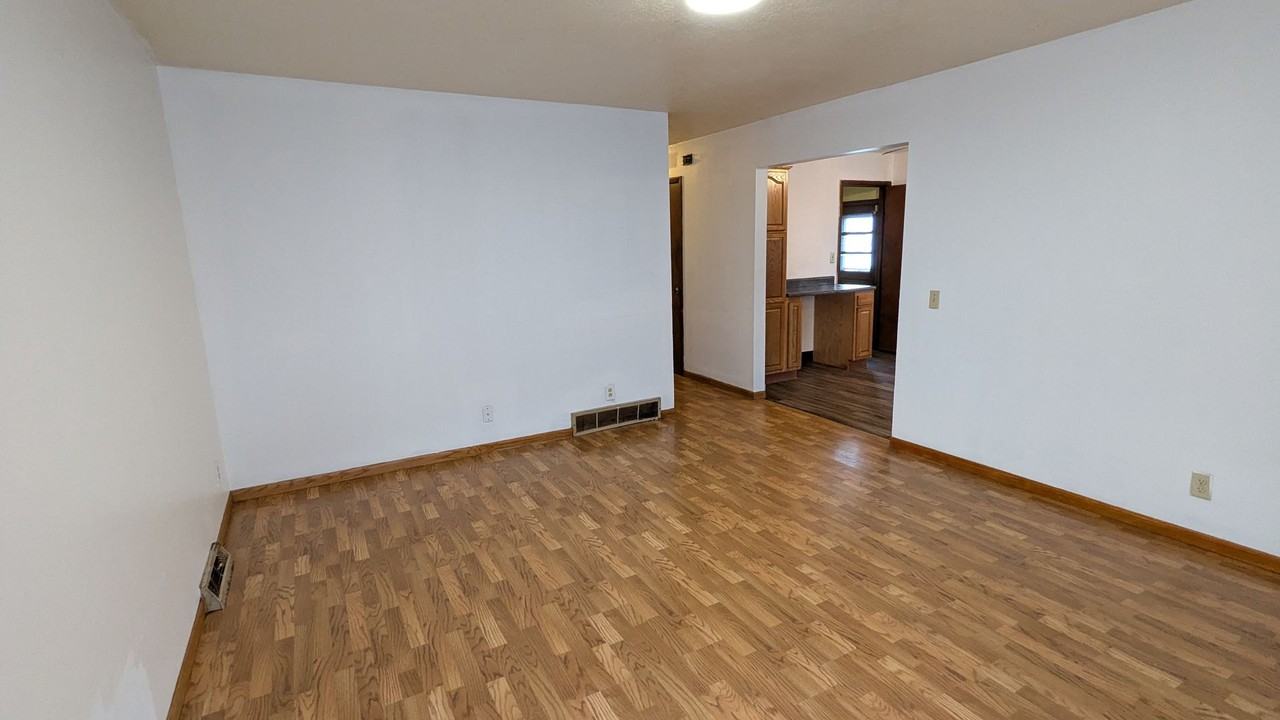 1141 Maryville Ave - Photo 4 of 24