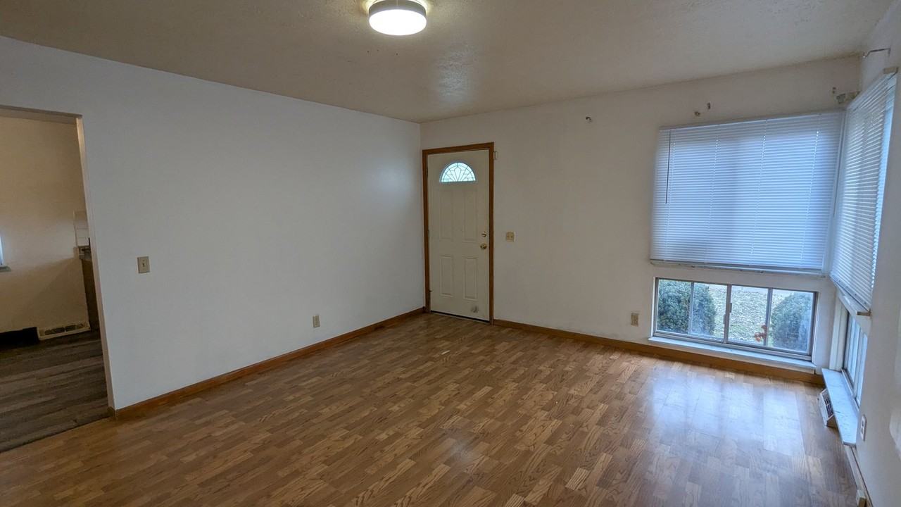 1141 Maryville Ave - Photo 6 of 24