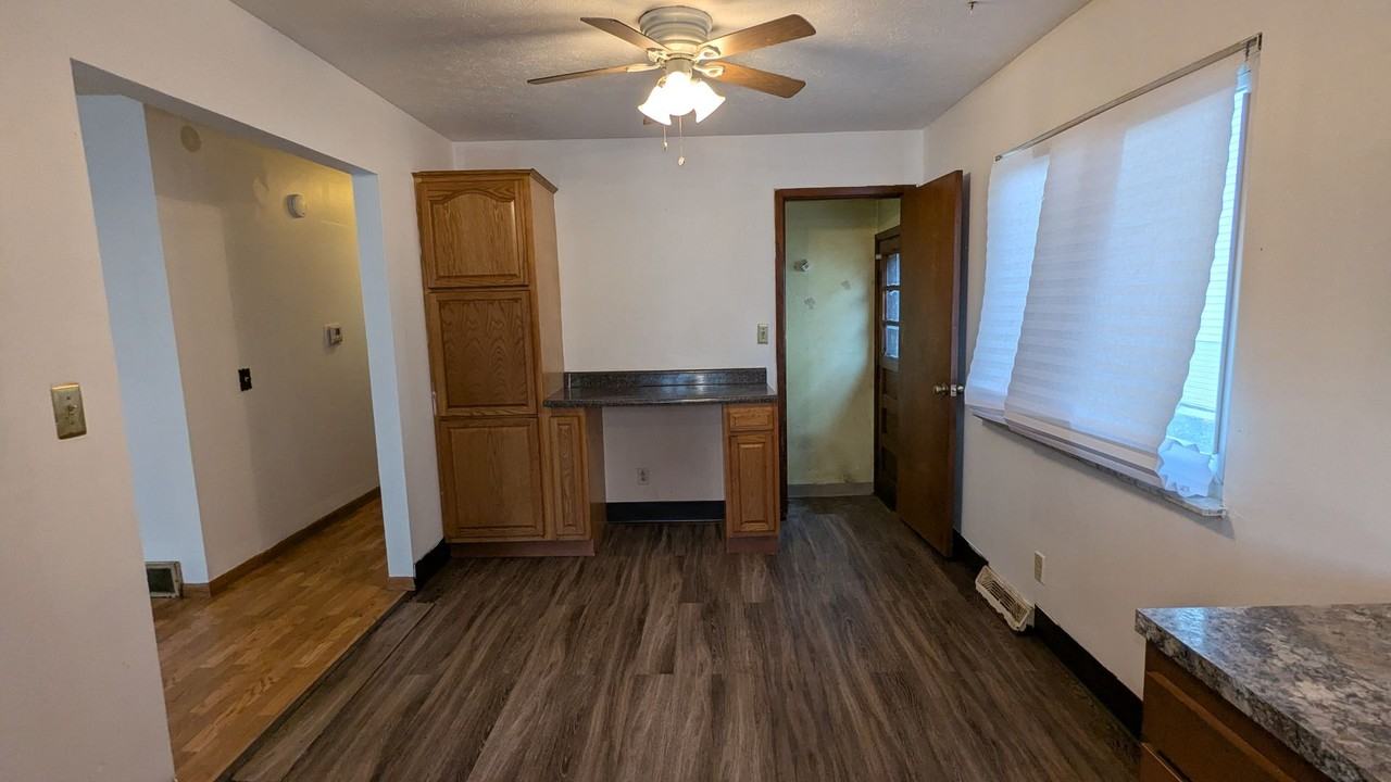 1141 Maryville Ave - Photo 7 of 24