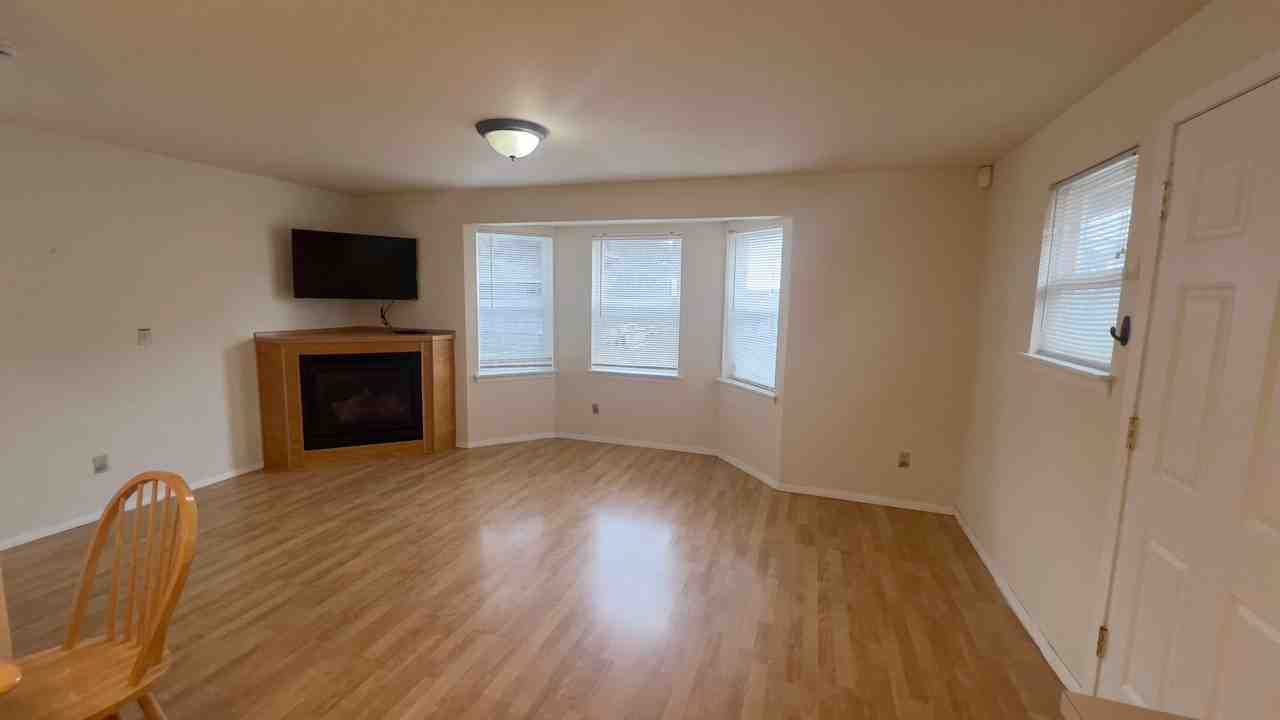 1860 Beach Dr #2 - Photo 3 of 8