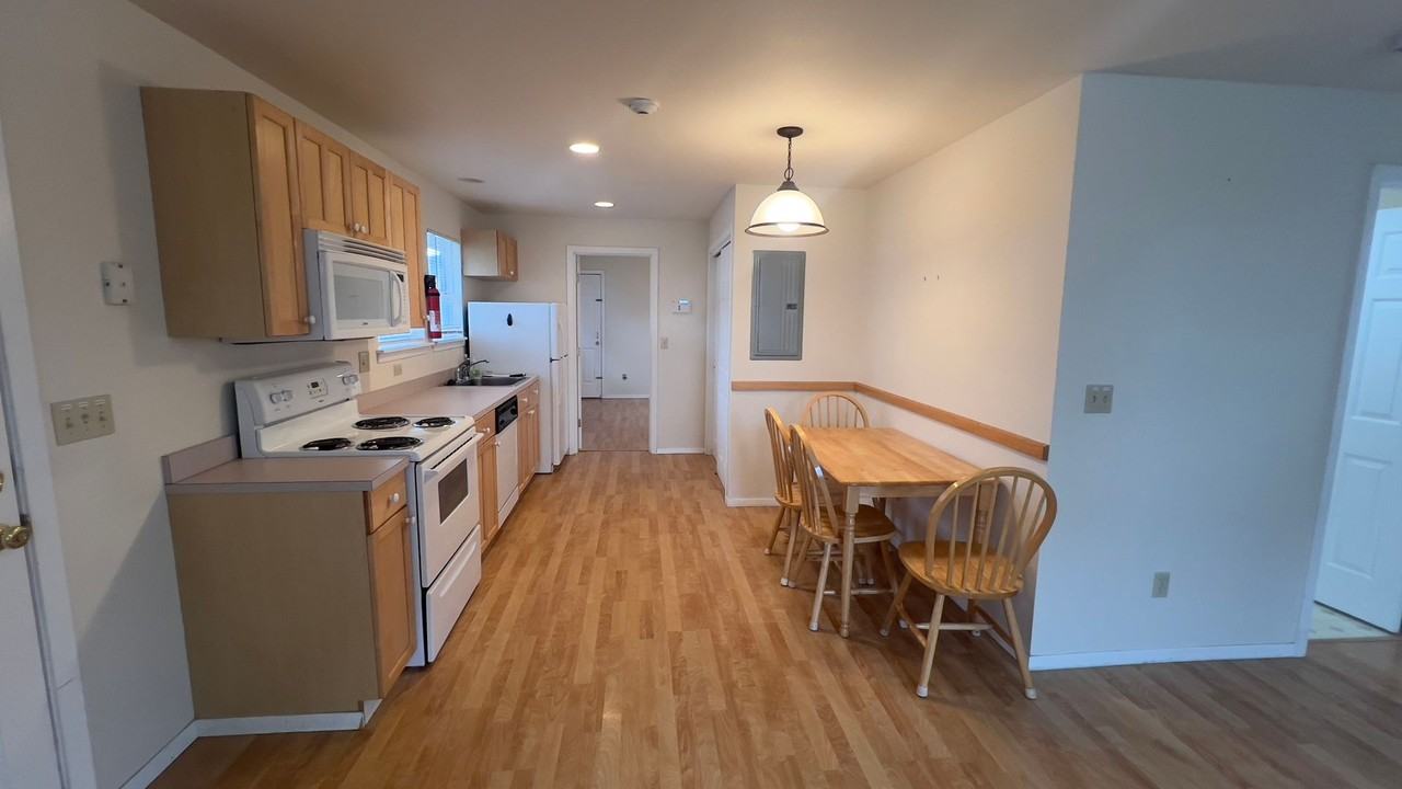 1860 Beach Dr #2 - Photo 4 of 8