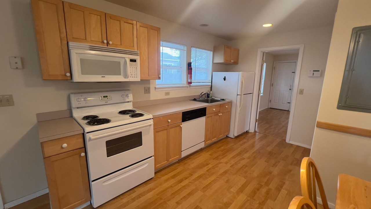 1860 Beach Dr #2 - Photo 5 of 8